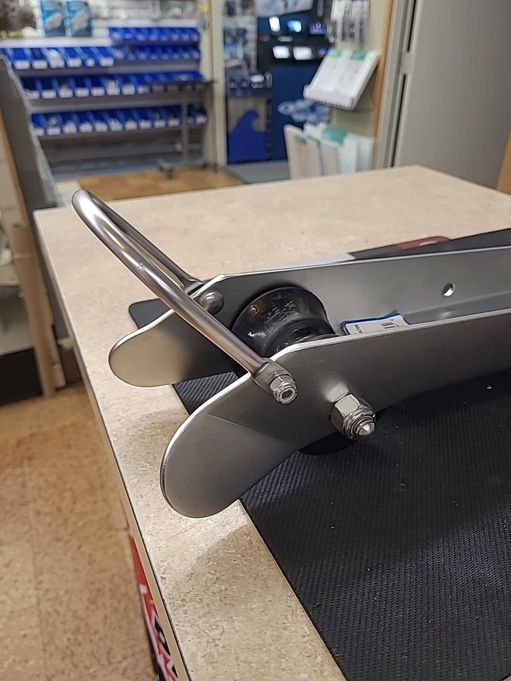 Sea Dog Marine 328068 21"x 3" 304 Acero Inoxidable Anclaje Pivotante Arco Rodillo NUEVO Foto 3 de 4