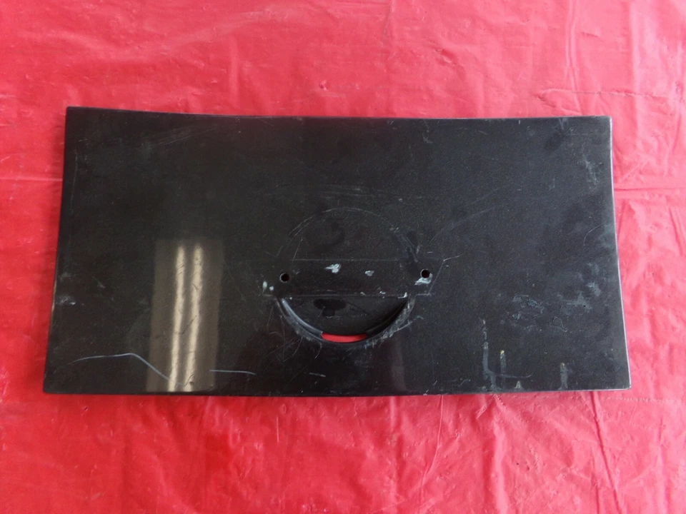 Corvette 1984-1996 (C4) núcleo reconstruible: puerta de llenado del tanque de combustible Foto 2 de 3