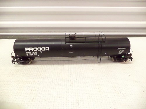 Athearn Genesis Ho G68426, UTC 33K LPG Tank car, Procor 29786 - Picture 2 of 3