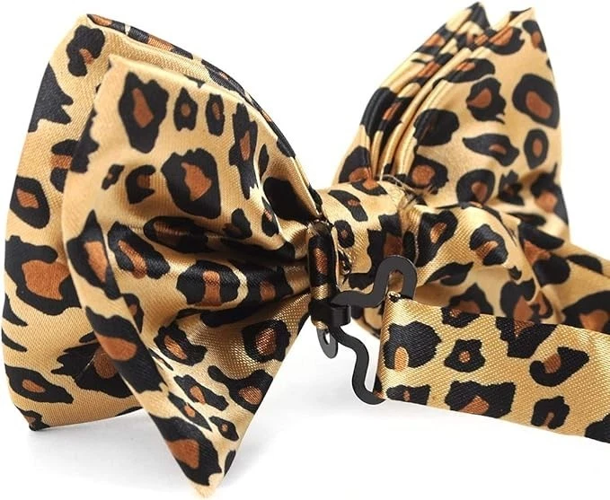 Pajarita de poliéster con estampado de guepardo de poliéster preatada color amarillo y negro para hombre Foto 3 de 4