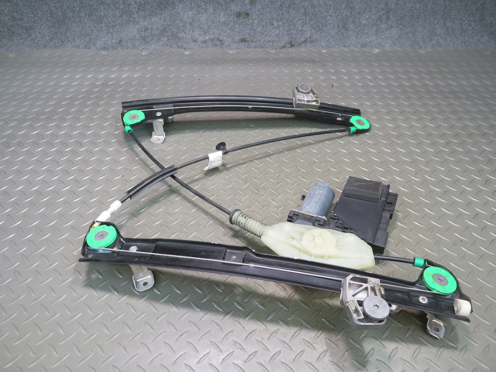06-12 BENTLEY CONTINENTAL FLYING SPUR REAR LEFT DOOR WINDOW REGULATOR W/ MOTOR