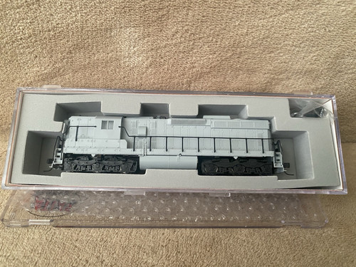 ATLAS N SCALE 54400 UNDECORATED BURLINGTON CB&Q STYLE SD-24 LOCOMOTIVE DCC READY - Picture 11 of 12