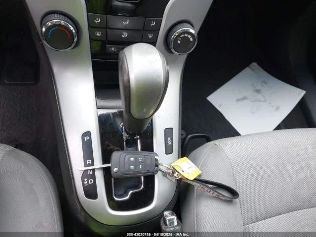 Used Front Center Interior Rear View Mirror fits: 2011 Chevrolet Cruze Front Cen - Image 3 of 4