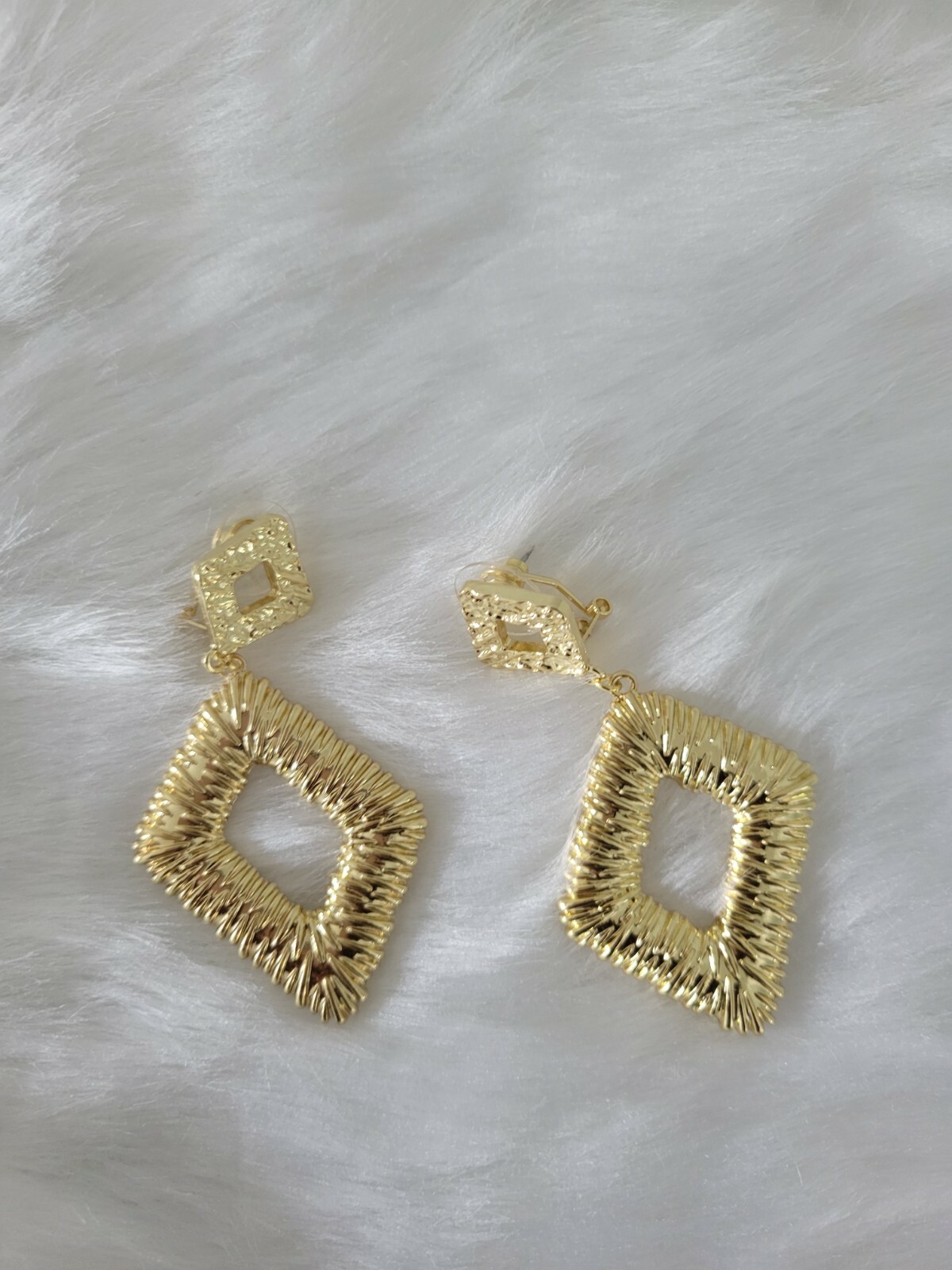 Bold Gold Viennios Dangling Fashion Earrings Women's Earring