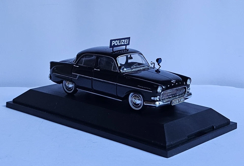 OPEL KAPITAN NOIR POLICE - "POLIZEI" - SCHUCO 02634 - ETAT NEUF EN BOITE 1:43 - Photo 4/4
