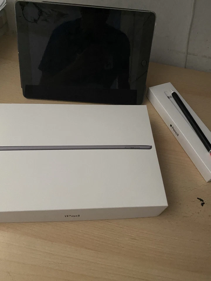 Apple iPad (9th generation) · 256GB · Wi-Fi, foto 1 di 5
