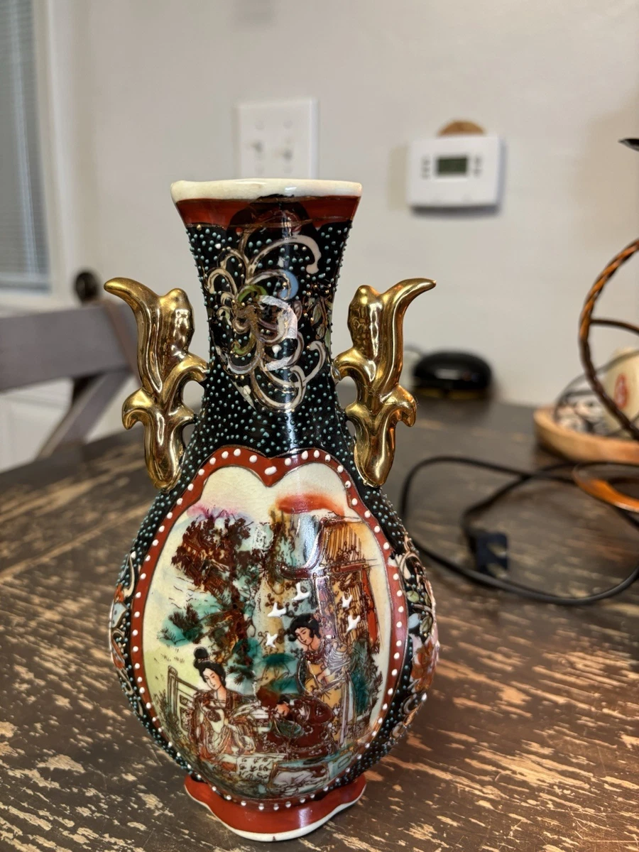 Small Asian Vase In Collectible Japanese Vases & Jars (1900-Now