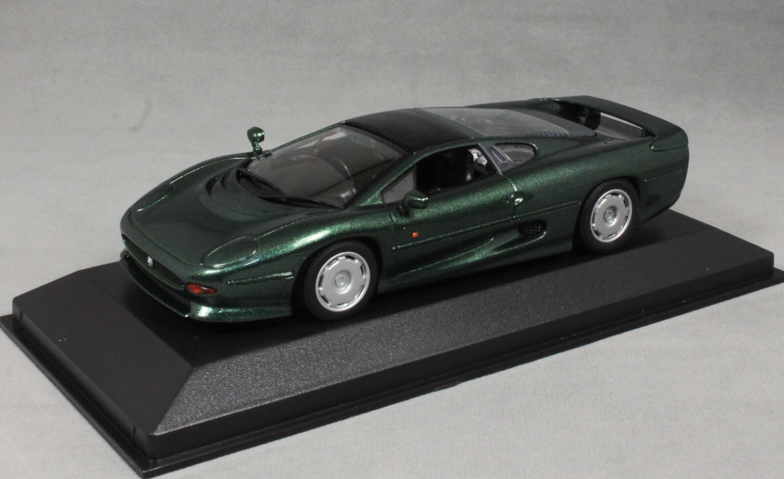 Minichamps Maxichamps Jaguar XJ220 in Dark Green Metallic 1991 940102220 1/43NEW