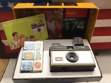 Kodak Instamtic 174 Color Outfit Camera W/Box