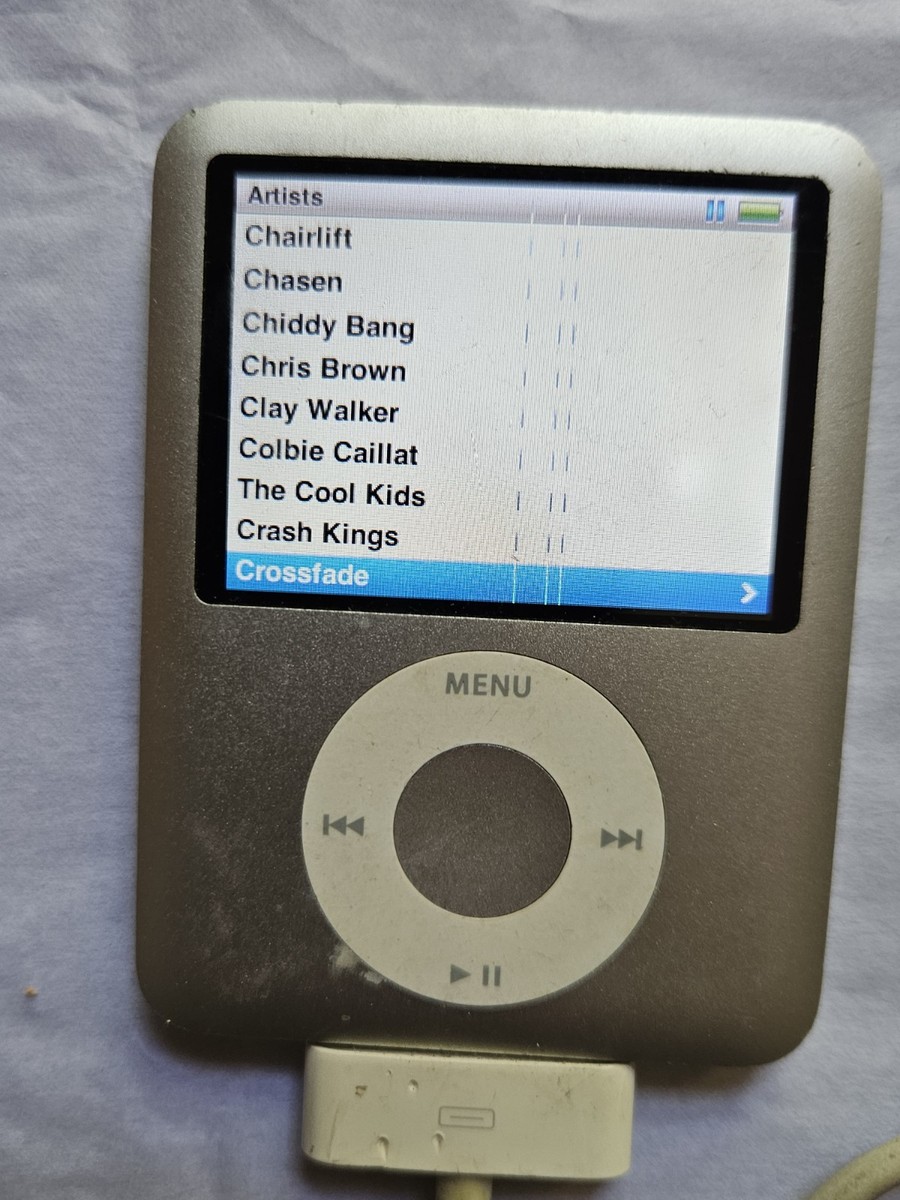 Apple iPod Nano 3rd Gen 4GB Silver Music Player A1236 Tested