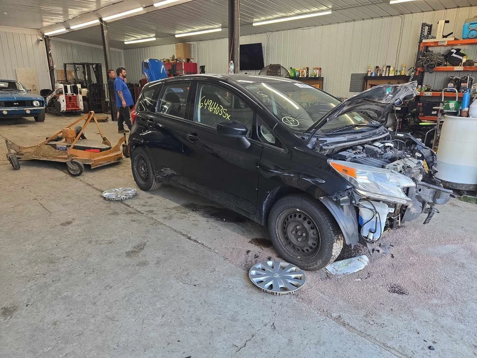 Manija de puerta exterior trasera derecha usada se adapta a: Nissan Versa 2016 montaje puerta trasera Foto 2 de 4