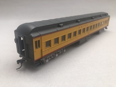 Athearn 78776 Spur HO Union Pacific schwerer Personenwagen 1222 gelb sehr guter Zustand