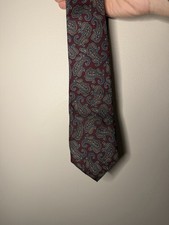 Geoffrey Beene paisley 100 silk tie Burgundy 56 Inches Long 3 Inch Wide
