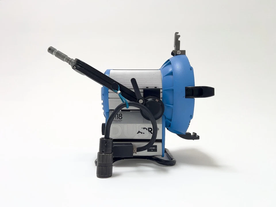 ARRI M-18 High Speed Ballast + Head Feeder + Barndoor + Spare Bulb (low hours) - Image 3 of 4