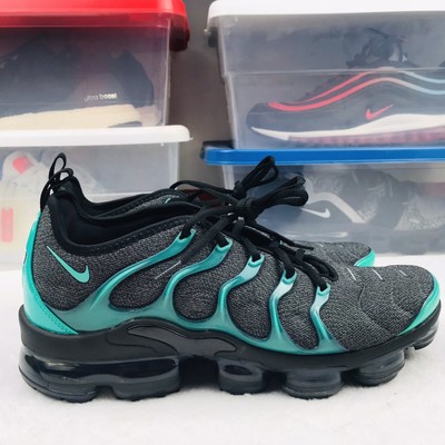 nike vapormax plus black and green