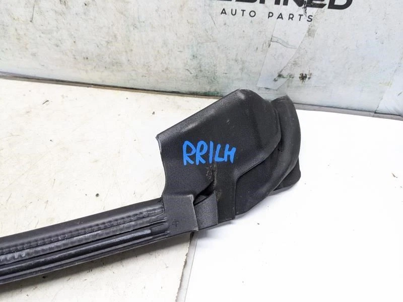 18-23 Audi A5 S5 Sportback Rear Left Door Inner Window Slot Seal 8W8-839-479 OEM - Imagem 4 de 4