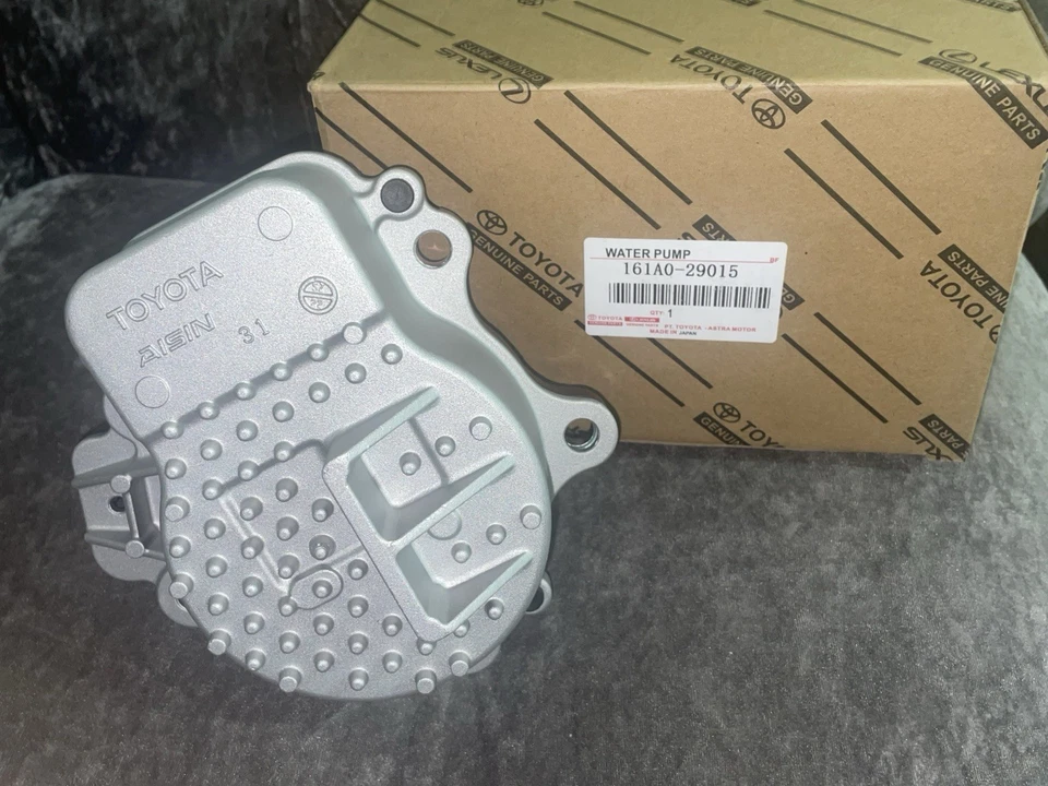 NEW Genuine Toyota Water Pump - Prius Auris Yaris CT200H Hybrid 2ZR 161A0-29015 - Image 2 of 3