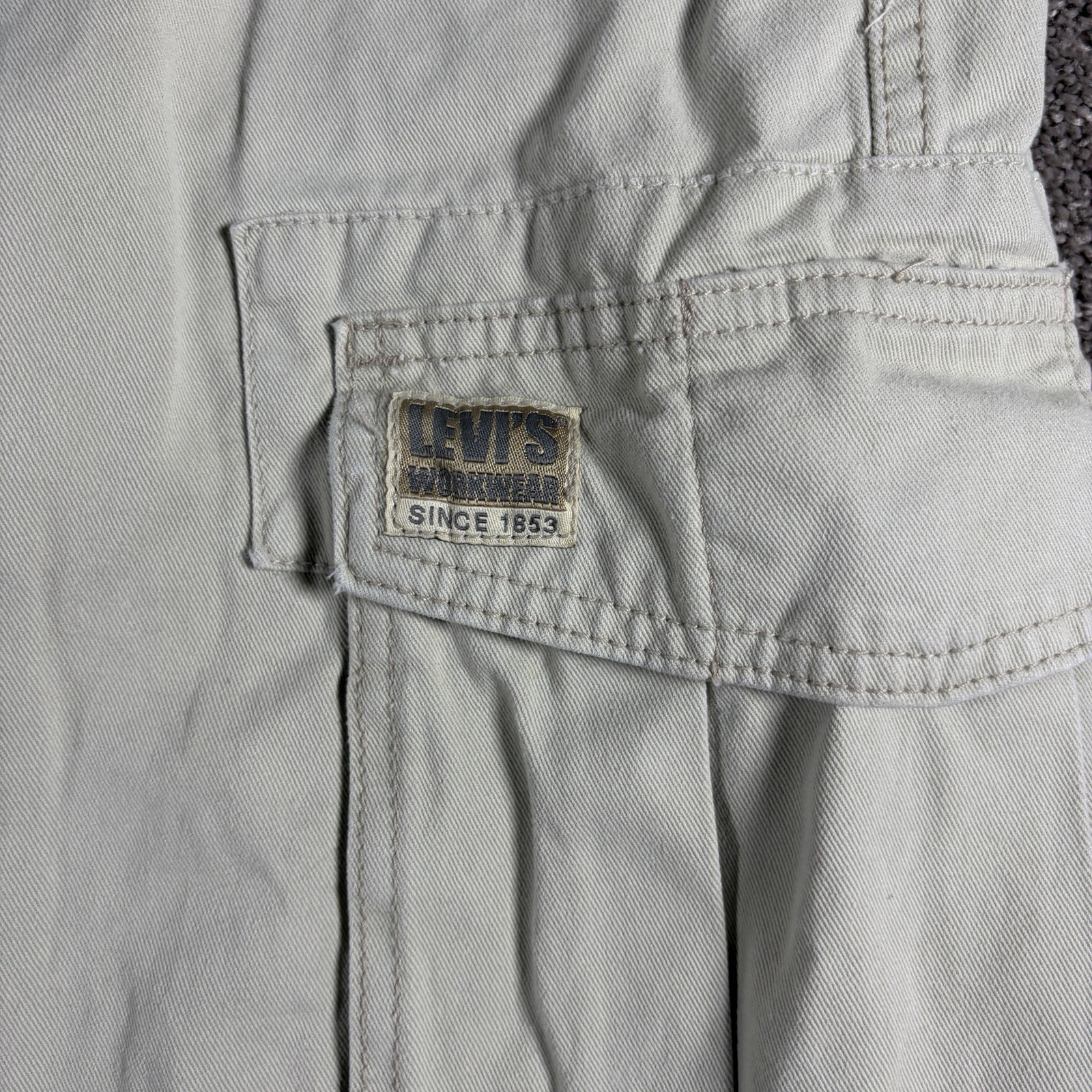 Vintage Levi's Y2K Cargo Pants Mens 33x34 Khaki Loose Straight Utility Workwear thumbnail 5