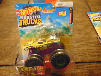 2022 NEW LOOK   RODGER DODGER Hot Wheels Monster Truck connect Crash Car