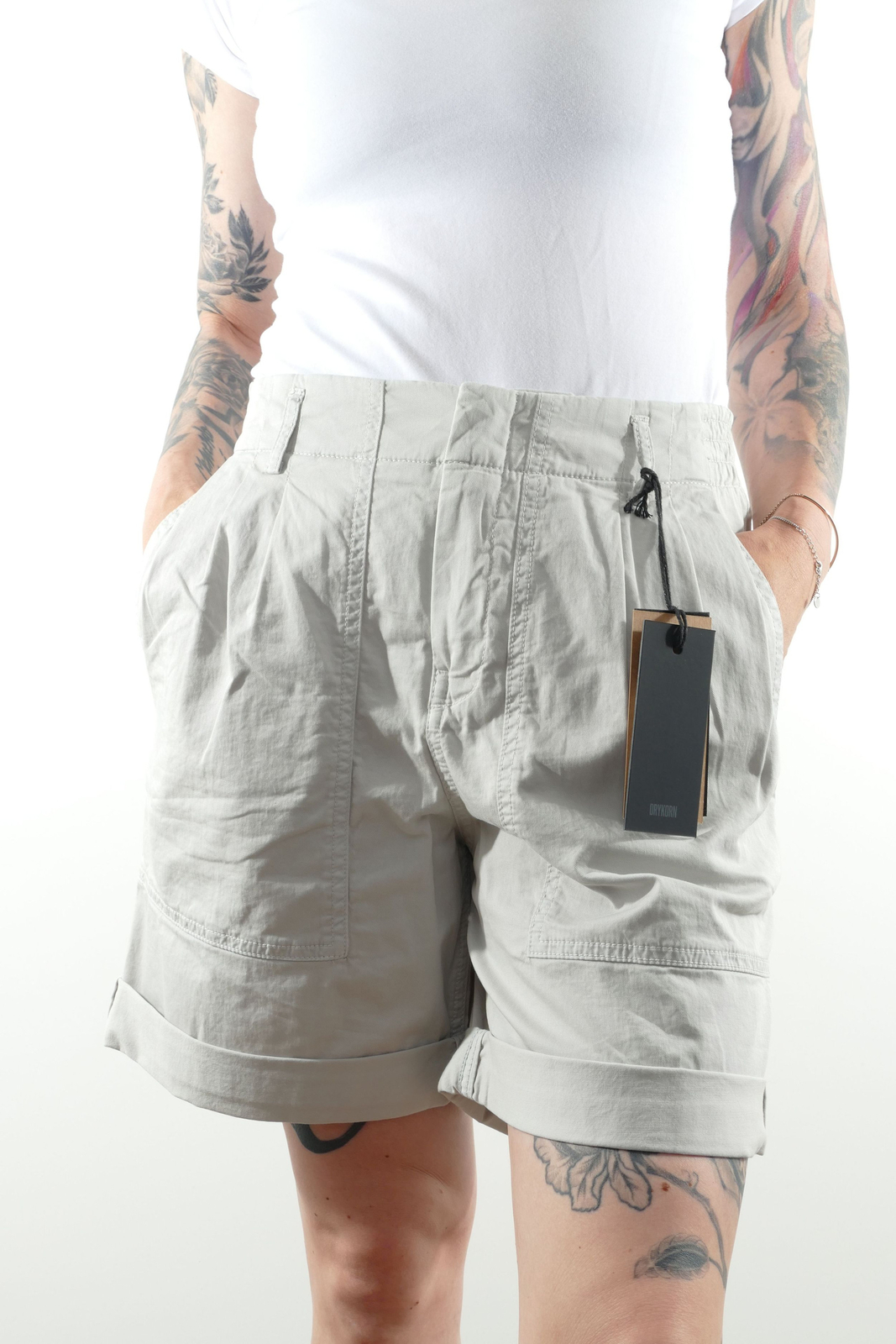 Drykorn Women's Bermuda Pleated Shorts Hiking W26 Light Gray Cotton New