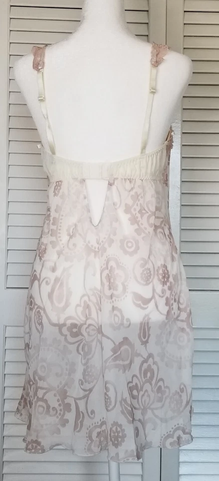 Apt 9 Hermoso Vestido Crema Encaje con Flores Talla L Tejido Transparente Elástico, Corto Foto 2 de 4