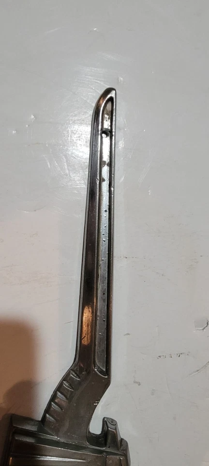 Ford Thunderbird 1973 panel de luz trasera emblema cromado D3SB-13616-BA 1972 Foto 2 de 4