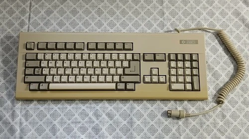 RARE Commodore Amiga A2000 A2000HD Original keyboard KKQ-E94YC TESTED READ DESC 