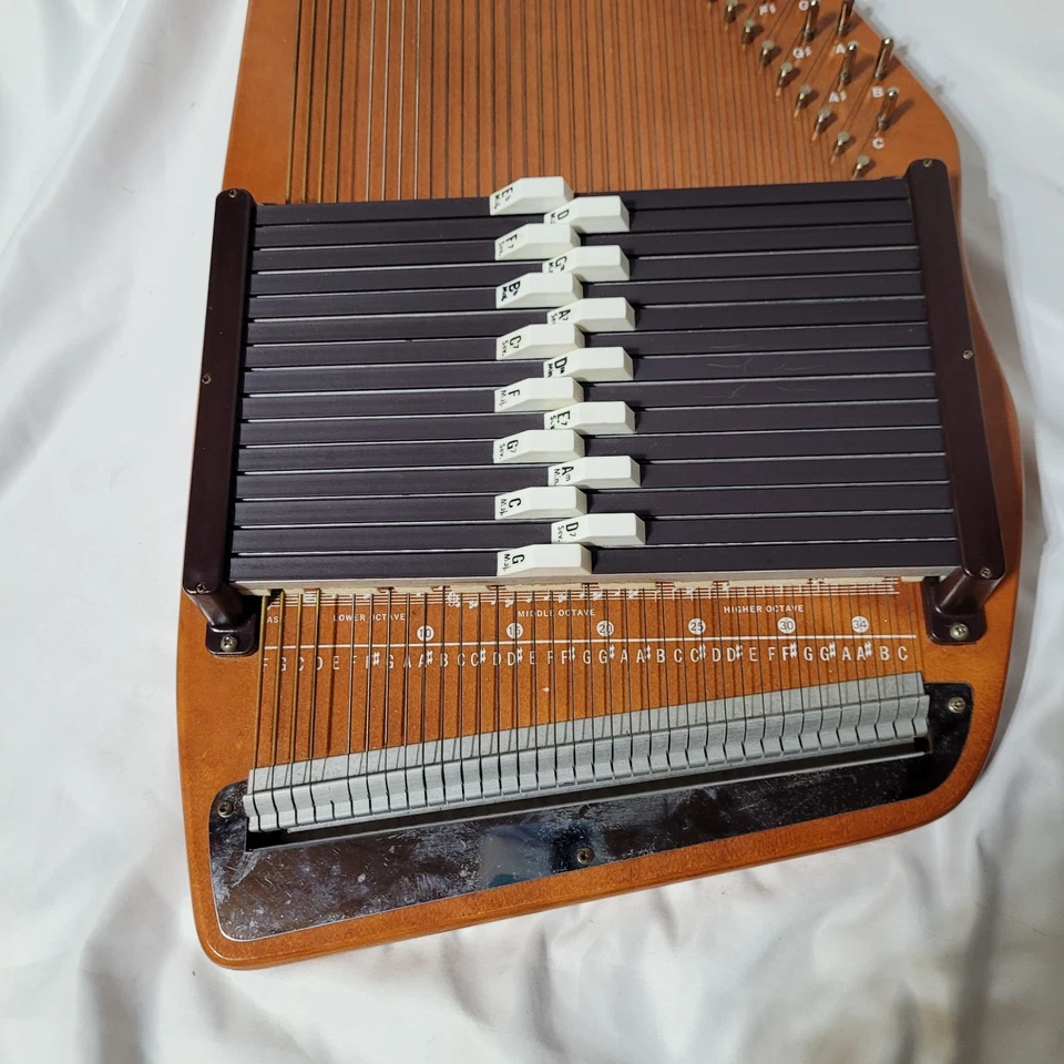 OSCAR SCHMIDT AUTOHARP - 36 String 15 Chord Model 15 EBH - Case, Basics Book - Image 4 of 4