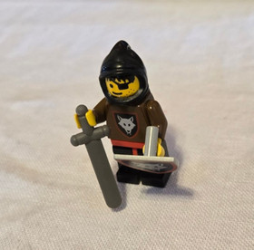 LEGO 6038 Castle: Wolfpack Renegades  - 100% w/box & manual