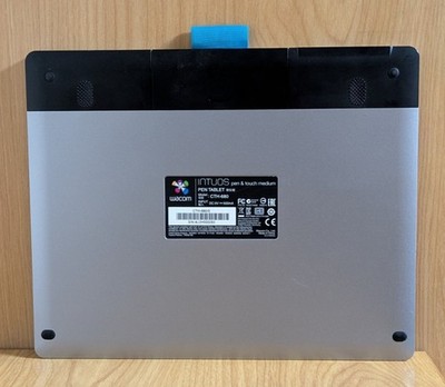 Wacom CTH-680 Intuos Medium Creative Pen & Touch Tablet Excellent