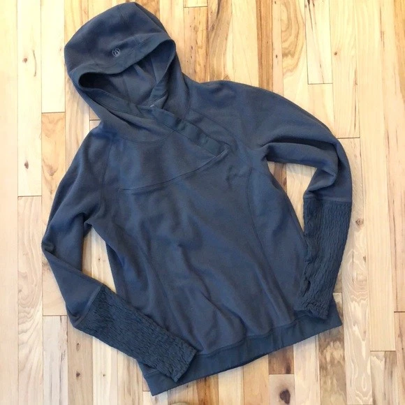 Lululemon fuzzy fleece pullover hoodie in grey size 4 with