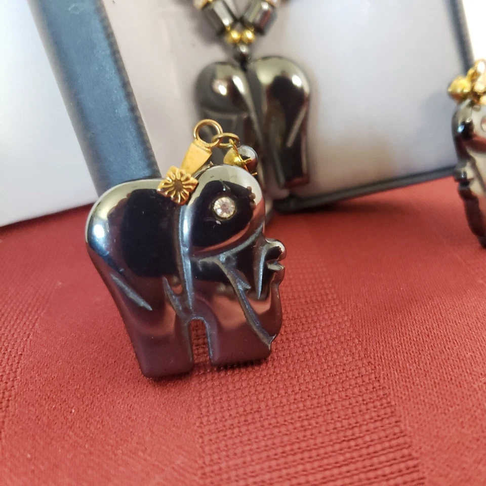Hematite HandCarved Earrings And Beaded Necklace Grey Elephant New leather box - Изображение 2 из 4