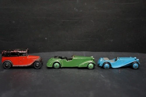 LOT OF 3 DINKY TOYS VINTAGE AUATOMOBILES JAGUAR ALVIS AND TAXI CAR