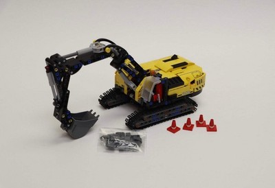 LEGO  Technic  42121 Heavy-Duty Excavator 100% Complete Built