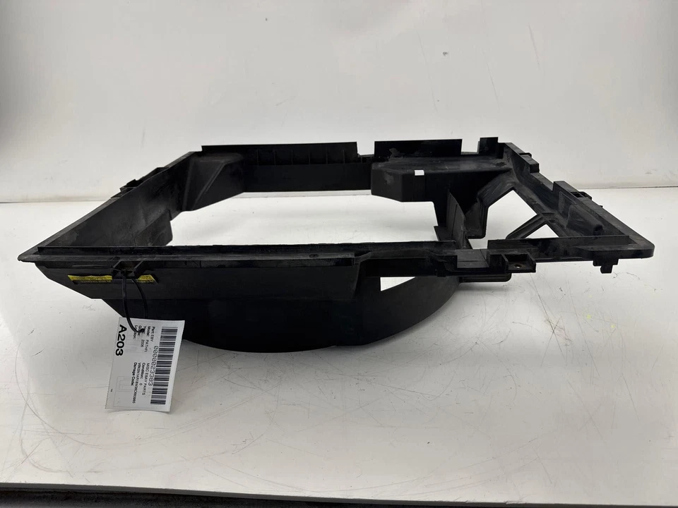 Cubierta del ventilador de refrigeración del radiador Nissan Pathfinder 2005-2007 OEM Foto 3 de 4