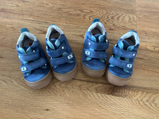 2 Paar Kinderschuhe von Elefanten in Größe 22 für Zwillinge