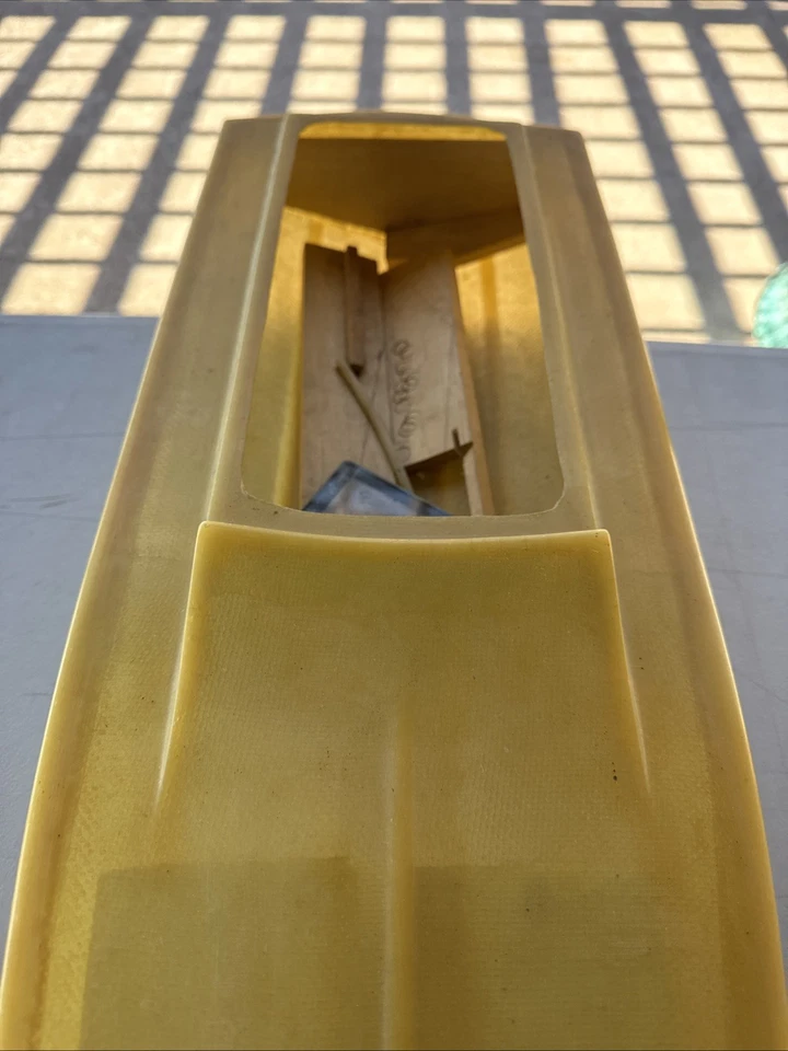 New Vintage Prather RC Boat 31” Fiberglass Hull,  W/new HGK 21  Motor - Image 2 of 4