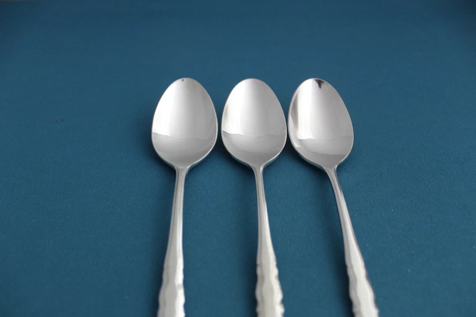 3 cucharaditas International Lyon AMERICANA 18/8 Corea 6 1/8" Foto 3 de 4