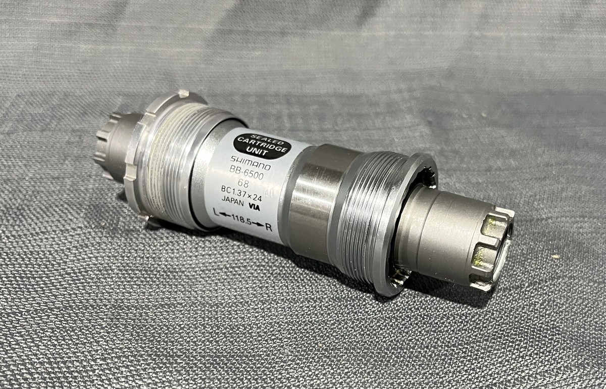SHIMANO ULTEGRA BB-6500 ボトムブラケット 68mm Shimano Ultegra BB-6500 Octalink Bottom Bracket 68mm 109.5