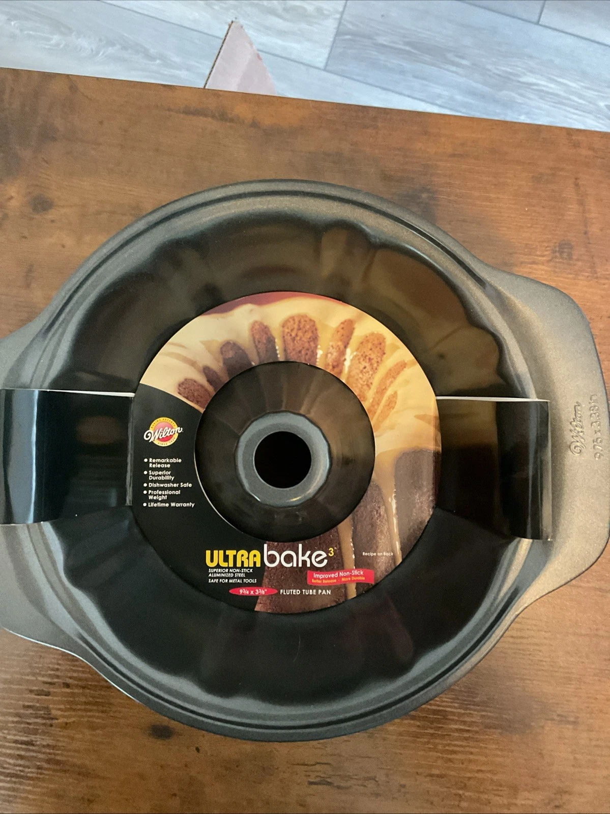 Wilton Ultra Bake Fluted Tube Cake Pan 9.75x3.38” Never Used