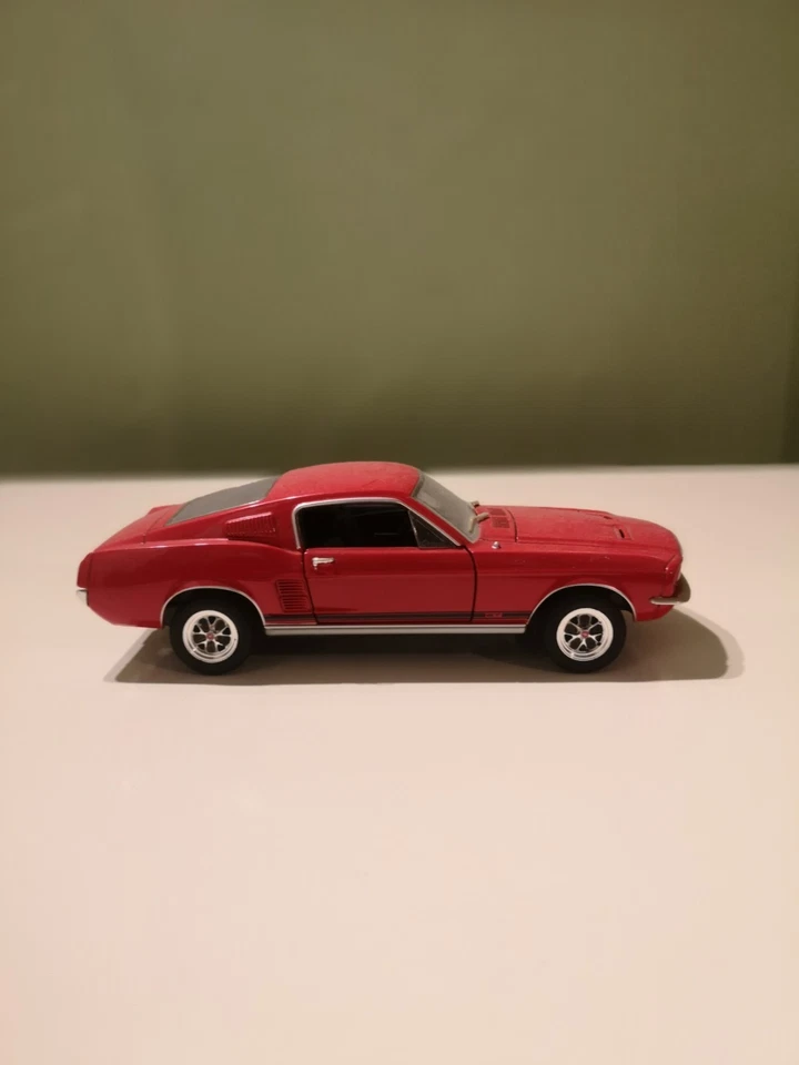 Ford Mustang GT Fastback 1967 Red 1:24 WELLY 2688 - Immagine 2 di 4