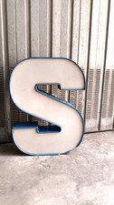Lettera " S " da vecchia insegna NEON vintage inscatolata plexiglass e metallo 