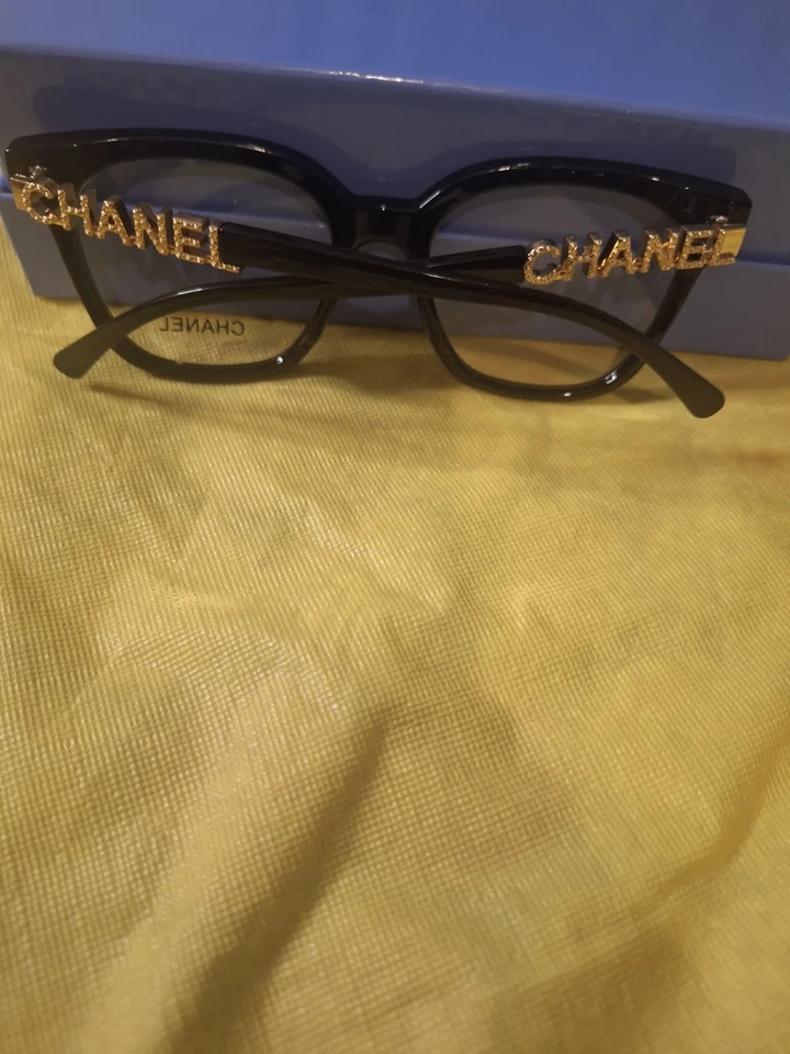 Design Glasses For Women - Image 3 of 4