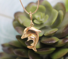 Colgante de oro amarillo sólido de 14K doble delfín y niño con dije vacaciones náuticas 3D