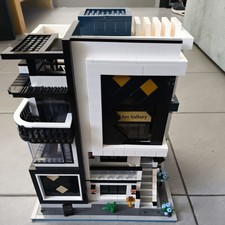 Mould King 16043 Novatown: Art Gallery 3536 Teile aufgebaut mit Anleitung