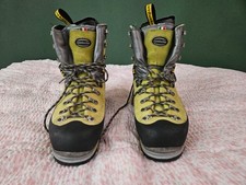 Stivali Zamberlan MOUNTAIN taglia 9,5 e rampone petzl