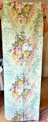 Eine einzelne Gardine Flächenvorhang Blumenmuster Landhausstil ungefüttert