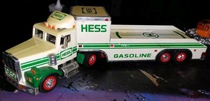 1995 Hess Green & White Flatbed Truck - Many Hess Collectibles Available