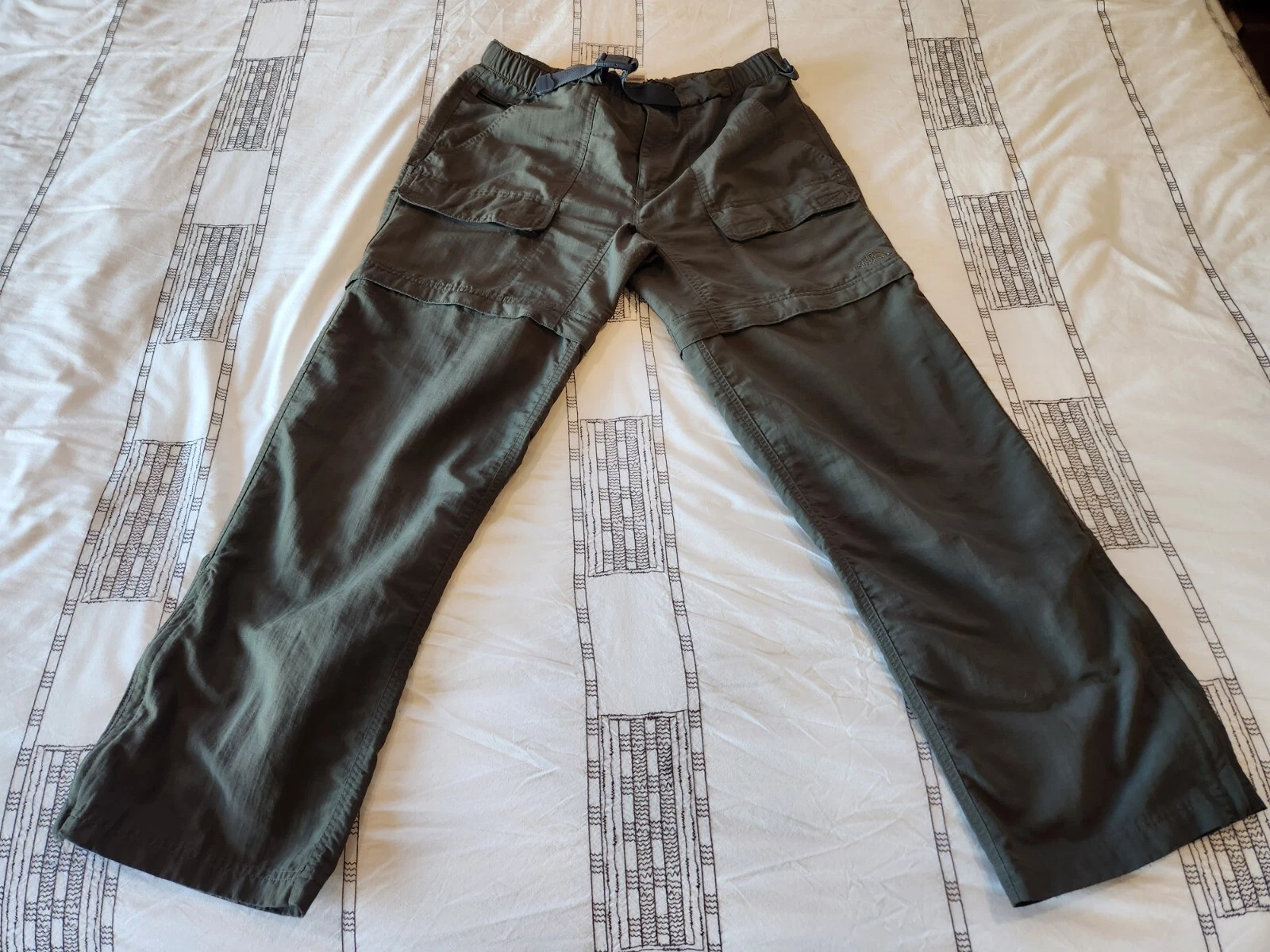 North Face Pants Shorts Green Zip Off Convertible Size L/G Light Weight Hiking
Opens in a new window