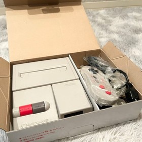 New Nintendo Famicom AV Console CIB Excellent Condition 2 Controllers Japan